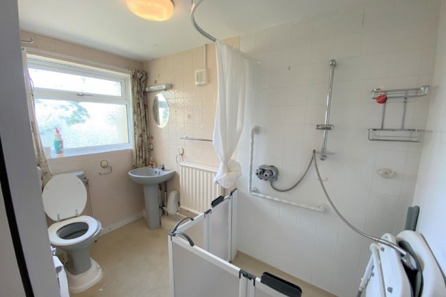 29 Roman Way, Thatcham, Berkshire, RG18 3BS
 7