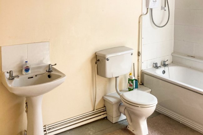 Flats 1-10, The Queens Hotel, Oswald Road, Oswestry, Shropshire SY11 1RB 
 4