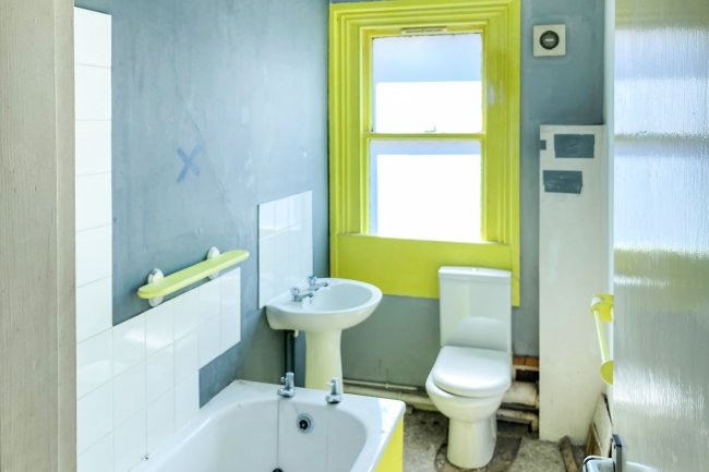 Flats 1-10, The Queens Hotel, Oswald Road, Oswestry, Shropshire SY11 1RB 
 4