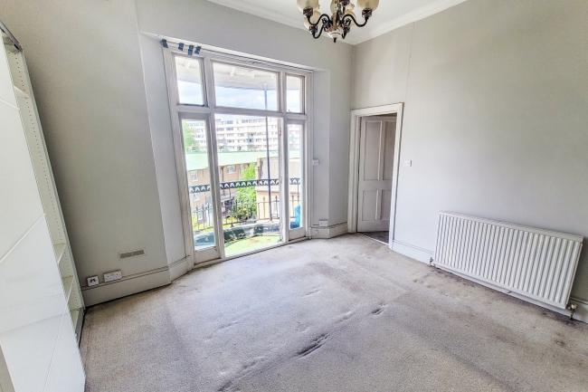 Flat 5, 18 Stanhope Terrace, Bayswater, London W2 2TU
 4