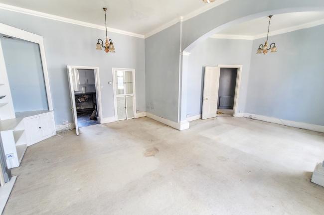 Flat 5, 18 Stanhope Terrace, Bayswater, London W2 2TU
 4