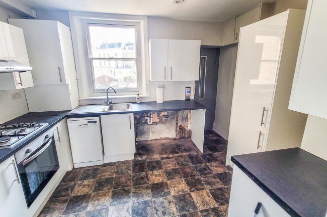 Flat 5, 18 Stanhope Terrace, Bayswater, London W2 2TU
 4