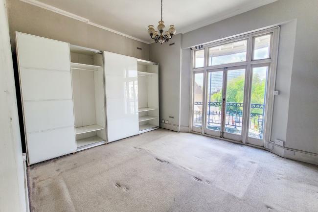 Flat 5, 18 Stanhope Terrace, Bayswater, London W2 2TU
 4