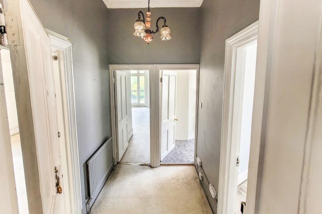 Flat 5, 18 Stanhope Terrace, Bayswater, London W2 2TU
 4