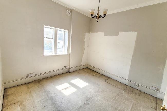 Flat 5, 18 Stanhope Terrace, Bayswater, London W2 2TU
 4