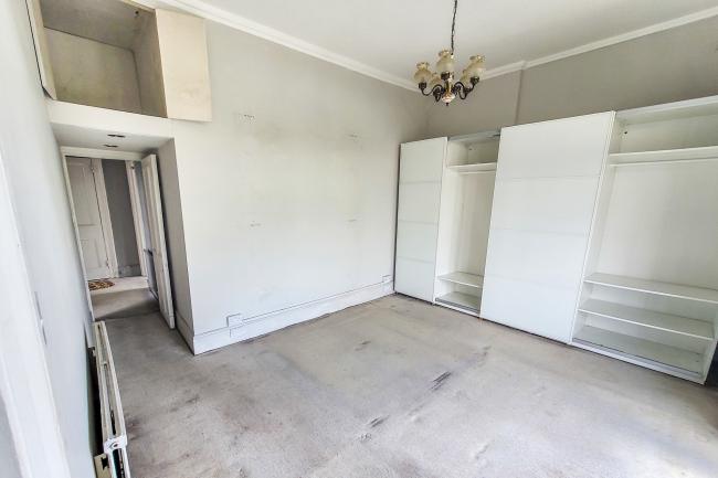 Flat 5, 18 Stanhope Terrace, Bayswater, London W2 2TU
 4