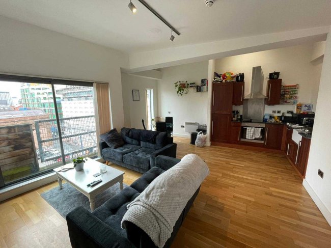 Apt 509, 6 Oldham Road, Manchester, M4 5DB
 8