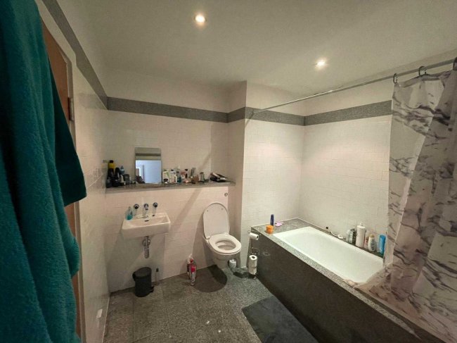 Apt 509, 6 Oldham Road, Manchester, M4 5DB
 8