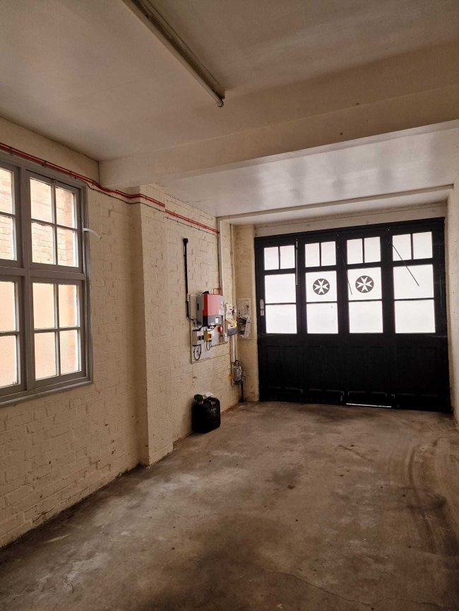 15 Abbey Street, Market Harborough, Leicestershire LE16 9AA
 1