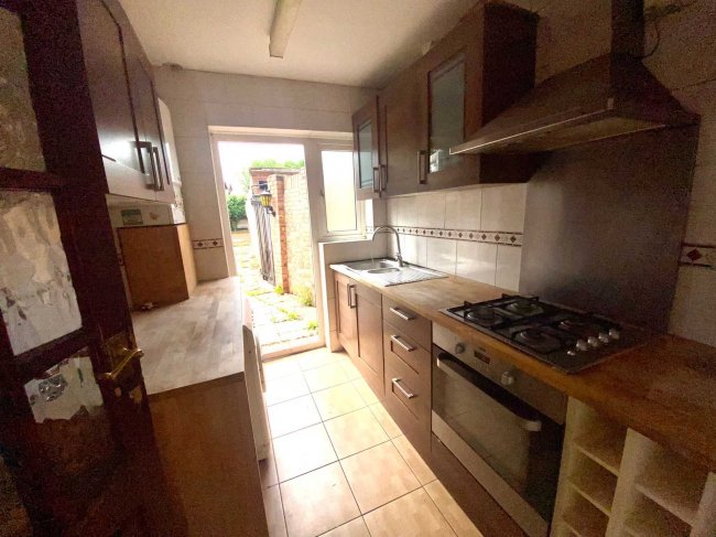 20 Elmwood Close, Wallington, Surrey SM6 7EF 3