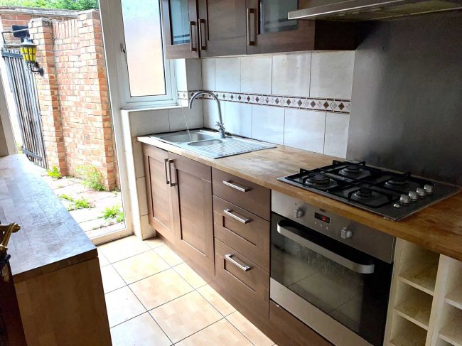 20 Elmwood Close, Wallington, Surrey SM6 7EF 3