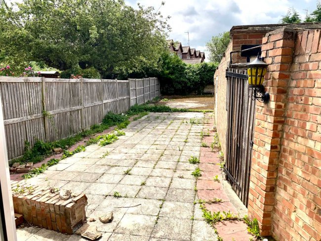 20 Elmwood Close, Wallington, Surrey SM6 7EF 3