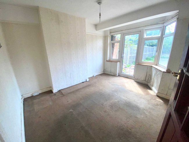 20 Elmwood Close, Wallington, Surrey SM6 7EF 3