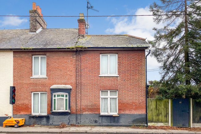 41 London Road, Aston Clinton, Aylesbury, Buckinghamshire HP22 5HL
 3