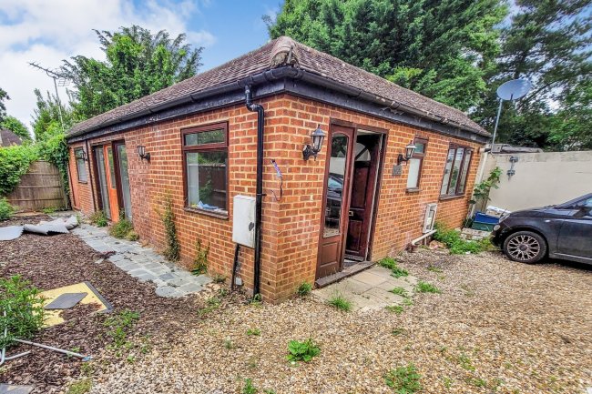 190B Wood Lane, Isleworth, Middlesex TW7 5EH 10