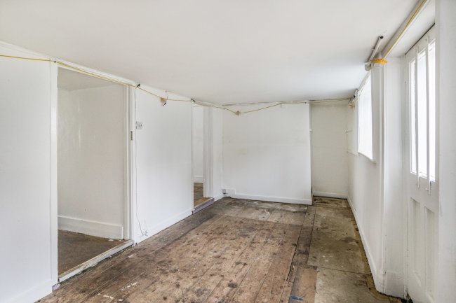 34 Hyde Street, Winchester, Hampshire, SO23 7DX
 5