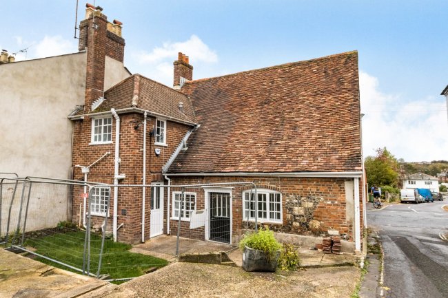 34 Hyde Street, Winchester, Hampshire, SO23 7DX
 5