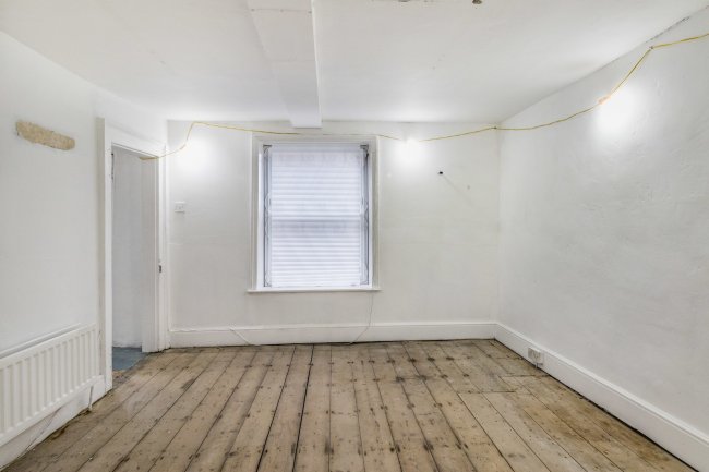 34 Hyde Street, Winchester, Hampshire, SO23 7DX
 5