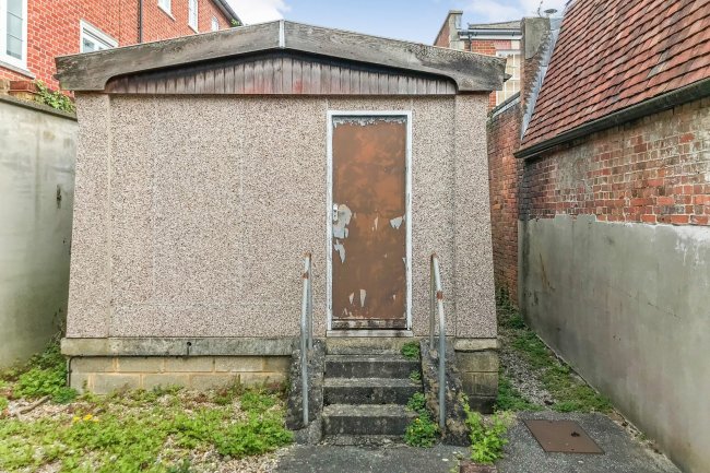 17 Market Place, Blandford Forum, Dorset DT11 7AG 5