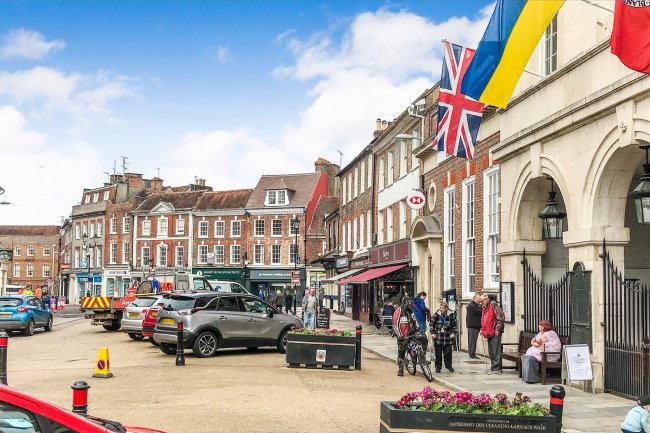 17 Market Place, Blandford Forum, Dorset DT11 7AG 5