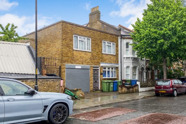 1 Hansler Road, East Dulwich, London SE22 9DJ 4