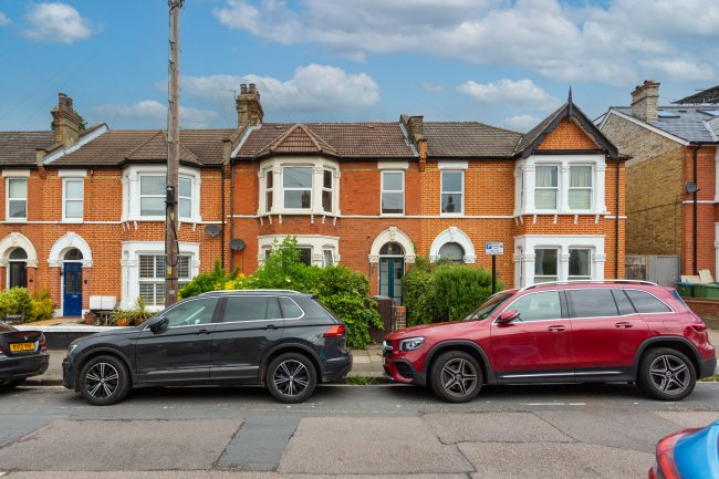 Flat A, 83 Greenvale Road, Eltham, London SE9 1PE
 7