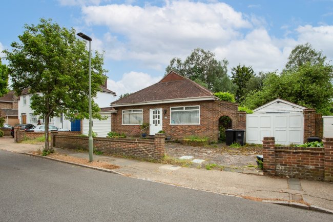 29 Alexandra Crescent, Bromley, Kent, BR1 4ET
 5