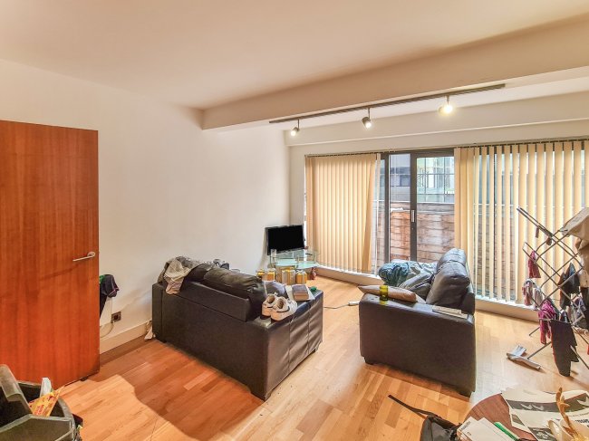 Apt 303, 6 Oldham Road, Manchester, M4 5DB 10