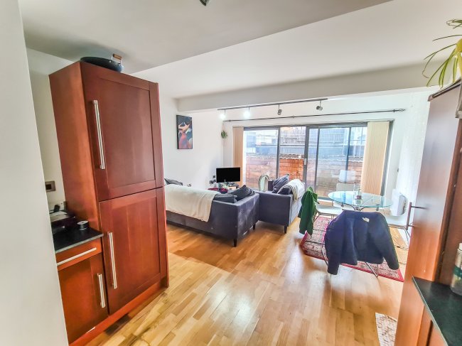 Apt 404, 6 Oldham Road, Manchester, M4 5DB
 1