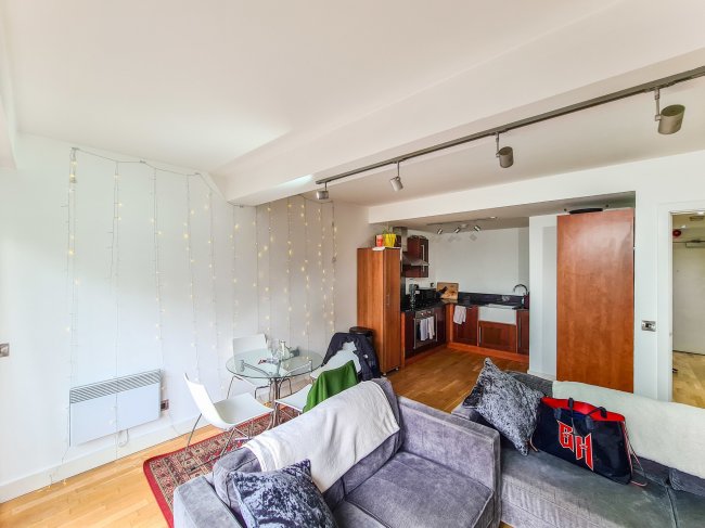 Apt 404, 6 Oldham Road, Manchester, M4 5DB
 1