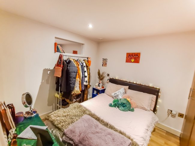 Apt 404, 6 Oldham Road, Manchester, M4 5DB
 1