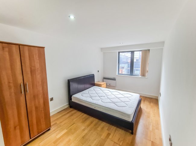 Apt 404, 6 Oldham Road, Manchester, M4 5DB
 1