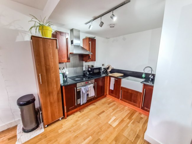 Apt 404, 6 Oldham Road, Manchester, M4 5DB
 1