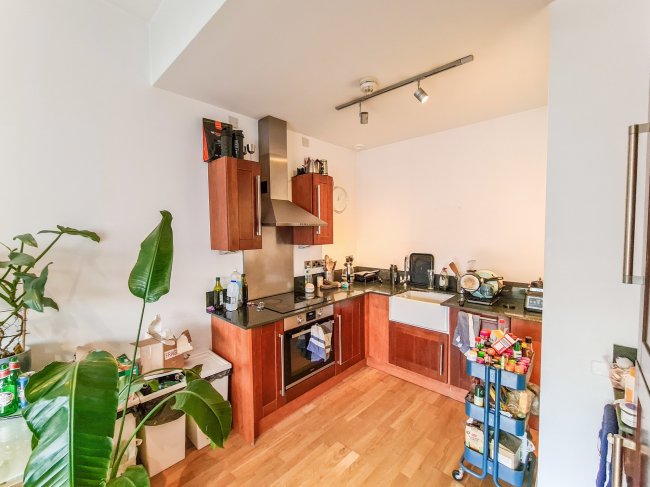 Apt 501, 6 Oldham Road, Manchester, M4 5DB
 7