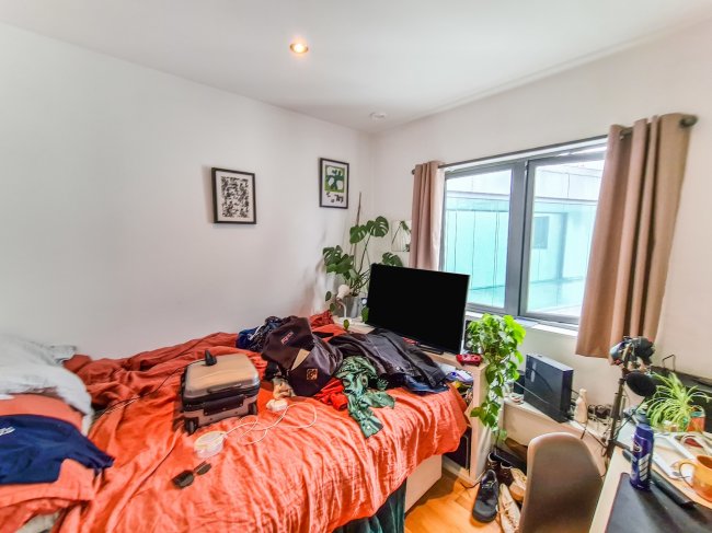 Apt 501, 6 Oldham Road, Manchester, M4 5DB
 7