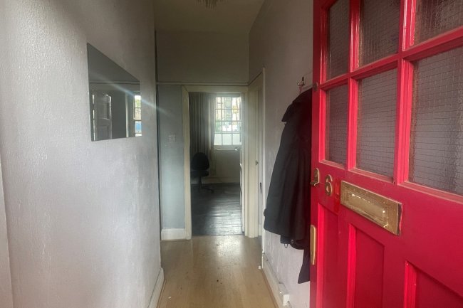 Flat 6, Parkhurst Court, Warlters Road, Holloway, London, N7 0SD
 8