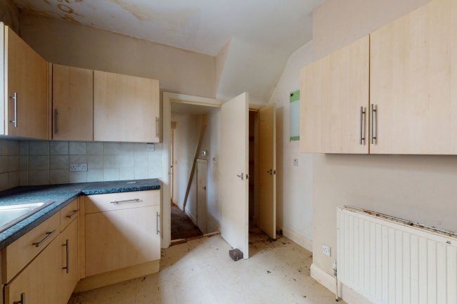 Flat A, 110 Nithdale Road,  Plumstead, London, SE18 3PD
 7