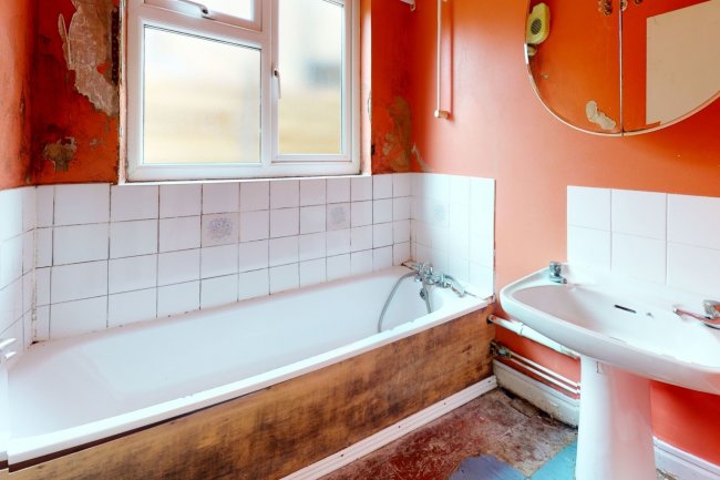 Flat A, 110 Nithdale Road,  Plumstead, London, SE18 3PD
 7