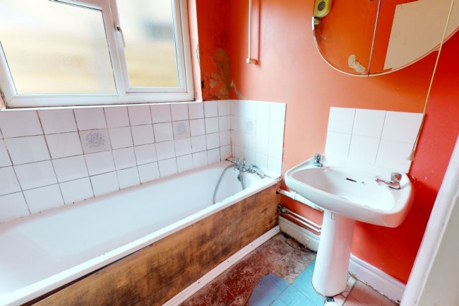 Flat A, 110 Nithdale Road,  Plumstead, London, SE18 3PD
 7