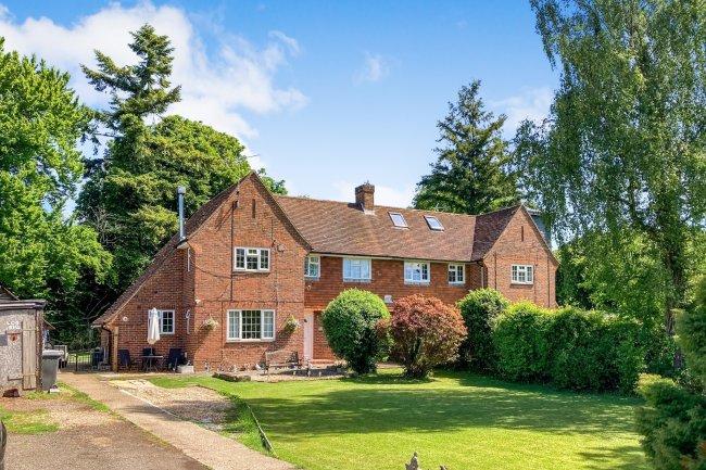 115 Bunstead Cottage, Hursley, Winchester, Hampshire SO21 2LQ
 8