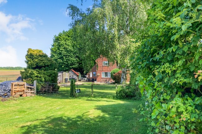 115 Bunstead Cottage, Hursley, Winchester, Hampshire SO21 2LQ
 8