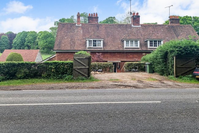 1 Woodcote Manor Cottages, Petersfield Road, Winchester, Hampshire SO24 0LL
 2