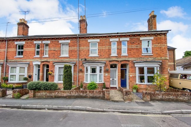 18 Leonard Cottages, Linden Road,  Romsey, Hampshire SO51 8DB
 4