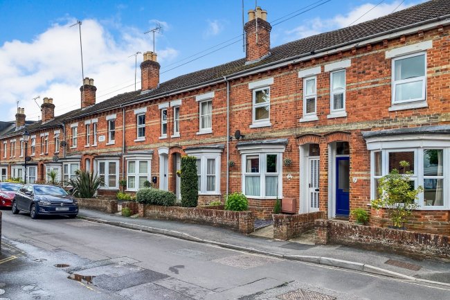 18 Leonard Cottages, Linden Road,  Romsey, Hampshire SO51 8DB
 4