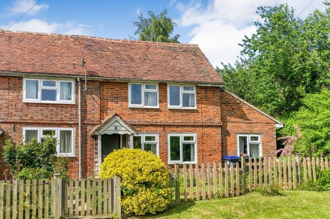 3 Bushey Cottage, Romsey Road, Salisbury, Wiltshire SP5 2SD
 2