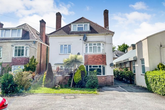 Flat 2, 8 Alum Chine Road, Bournemouth, Dorset BH4 8DX
 4