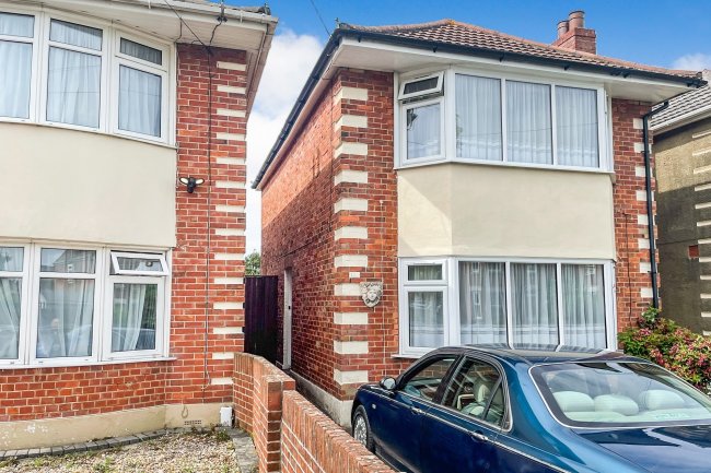 120 Castlemain Avenue, Bournemouth, Dorset BH6 5EP
 6