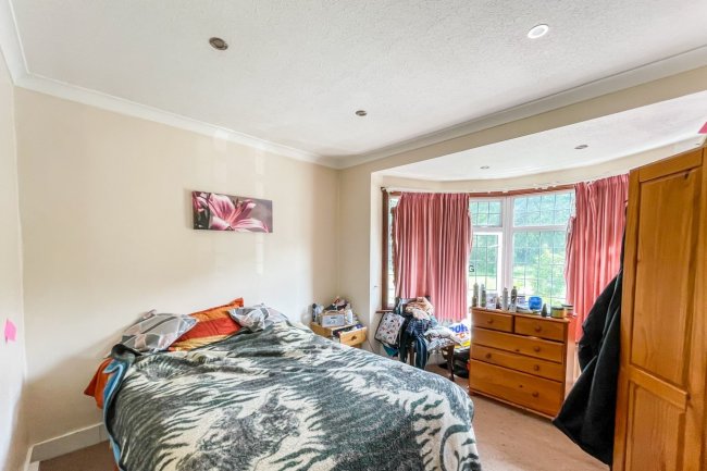 30 Beacontree Avenue, Walthamstow, London E17 4BT 1