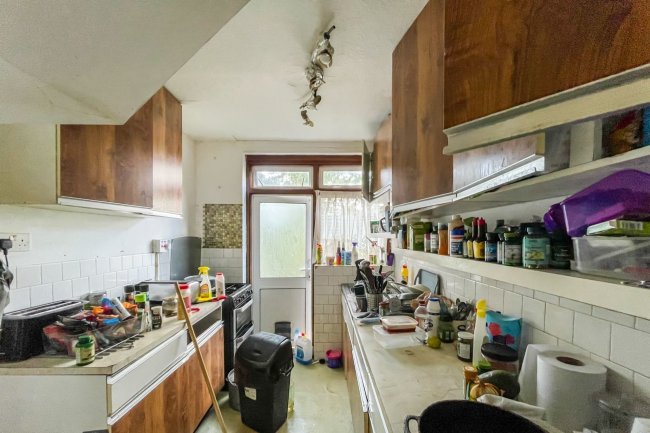 30 Beacontree Avenue, Walthamstow, London E17 4BT 1