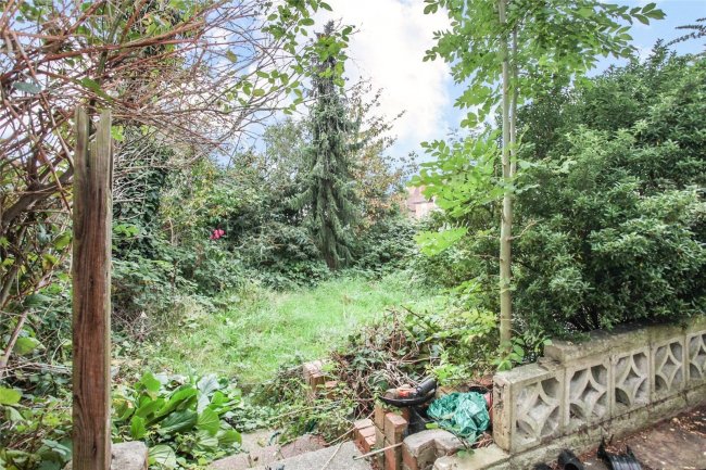 30 Beacontree Avenue, Walthamstow, London E17 4BT 1